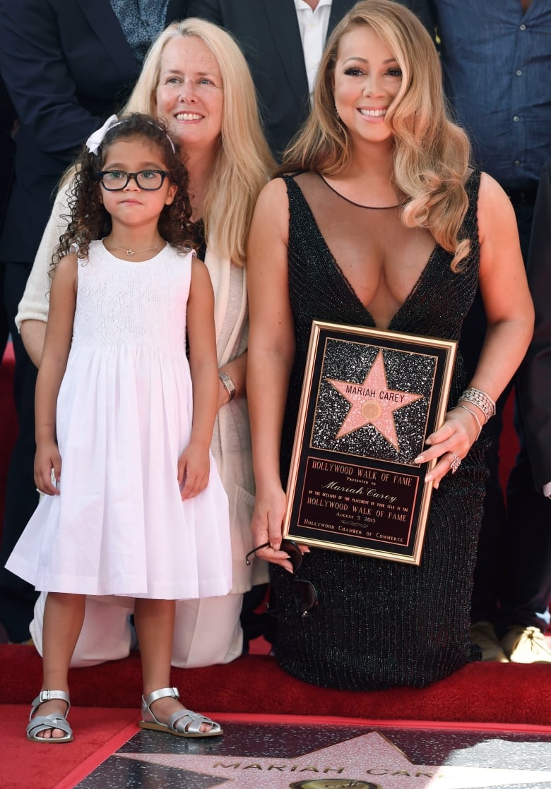 Mariah Carey's 'heart is broken' after losing mother, sister on same day | CBC News