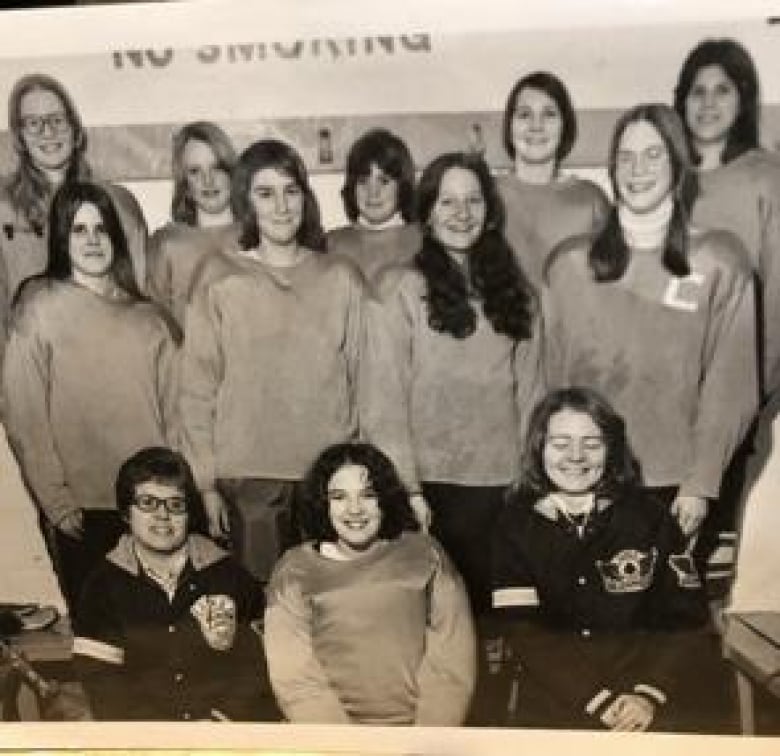 She fought for girls' hockey decades ago. Now she's back on the ice at the Canada 55+ Games | CBC News