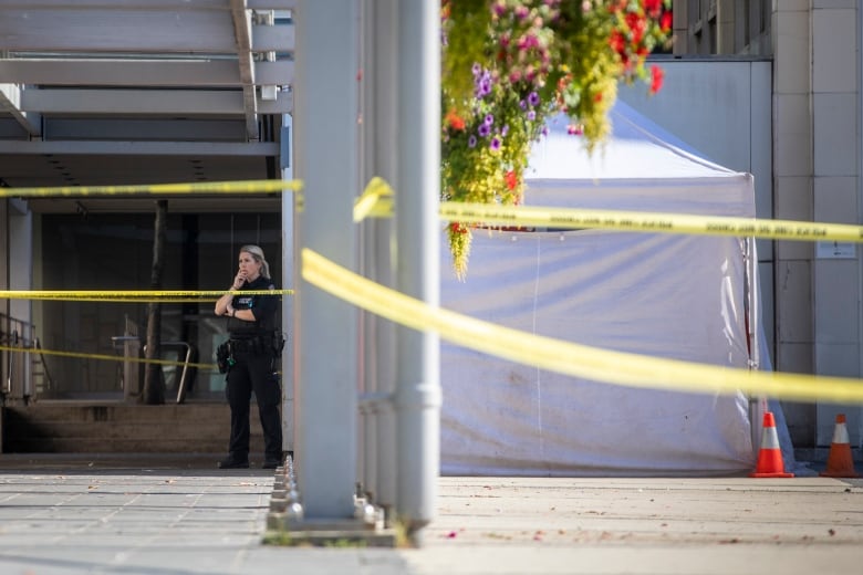 1 dead, 1 seriously injured in random downtown Vancouver attacks: police | CBC News