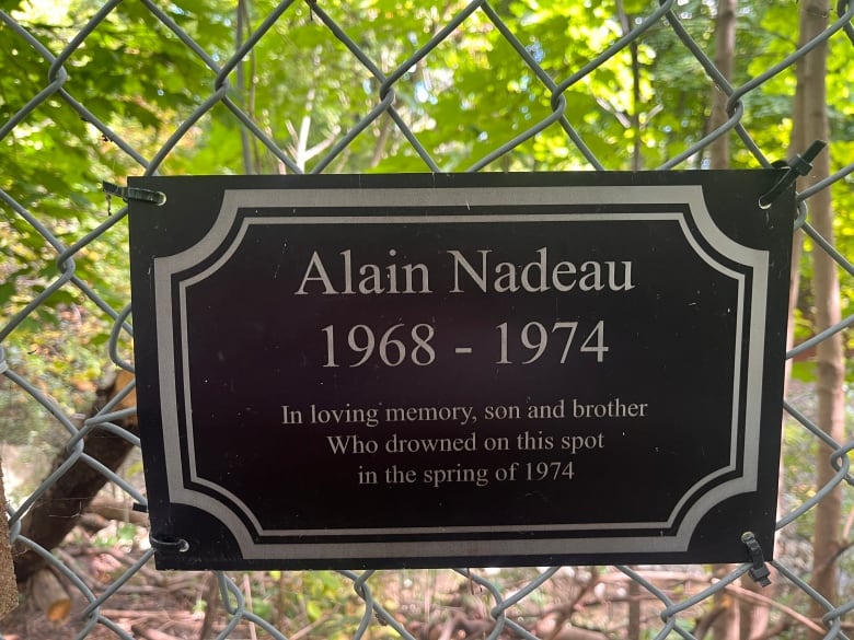 50 years after brother drowned, Montreal family seeks stranger who put up memorial plaque | CBC News