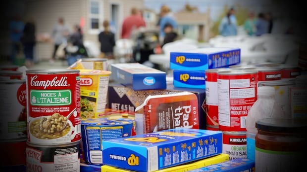 At this food bank, you can get produce, test your blood sugar and get a specialist referral | CBC Radio