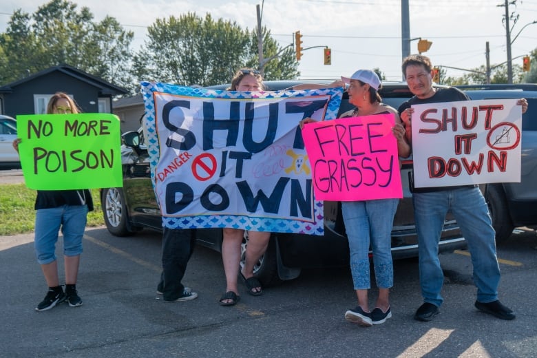 Caravan from Grassy Narrows First Nation makes stops to educate about mercury poisoning ahead of Toronto rally | CBC News