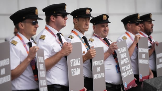 Leading business groups ask Liberals to send Air Canada pilot dispute to binding arbitration | CBC News