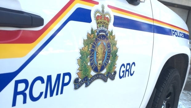 One man arrested after armed robbery suspects trigger emergency alert from Alberta RCMP | CBC News