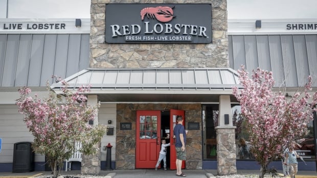 Red Lobster's Canadian restaurants expected to stay open in court-approved plan | CBC News