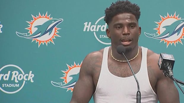 Tyreek Hill briefly detained by police for traffic violation before Dolphins game; officer placed on leave | CBC Sports