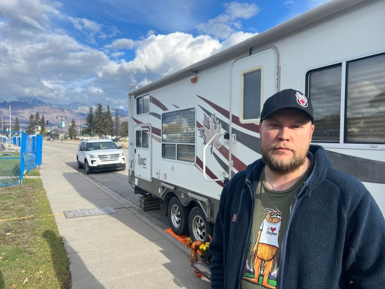 As Jasper, Alta., tries to rebuild from wildfire, residents scramble to find winter housing | CBC News