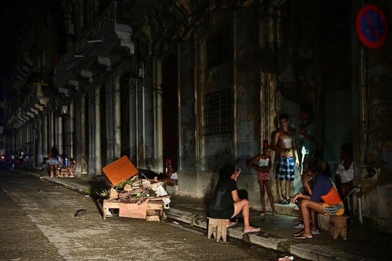 Cuba's electrical grid collapses for 2nd time, prolonging countrywide blackout | CBC News