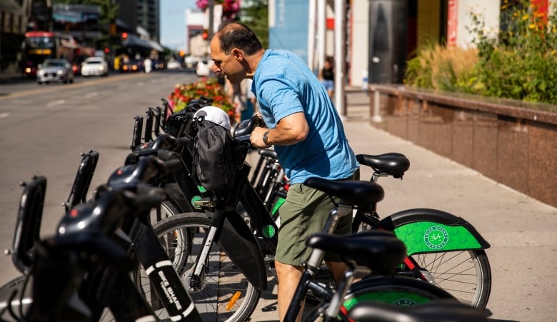 Do bike lanes really cause more traffic congestion? Here's what the research says | CBC News