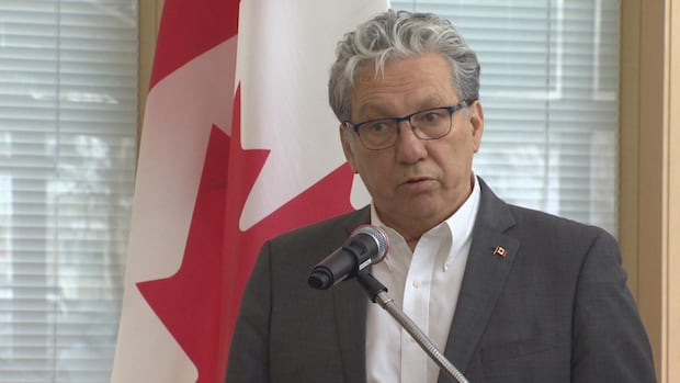Winnipeg Liberal cabinet minister won't seek re-election. But Dan Vandal doesn't blame Trudeau | CBC News