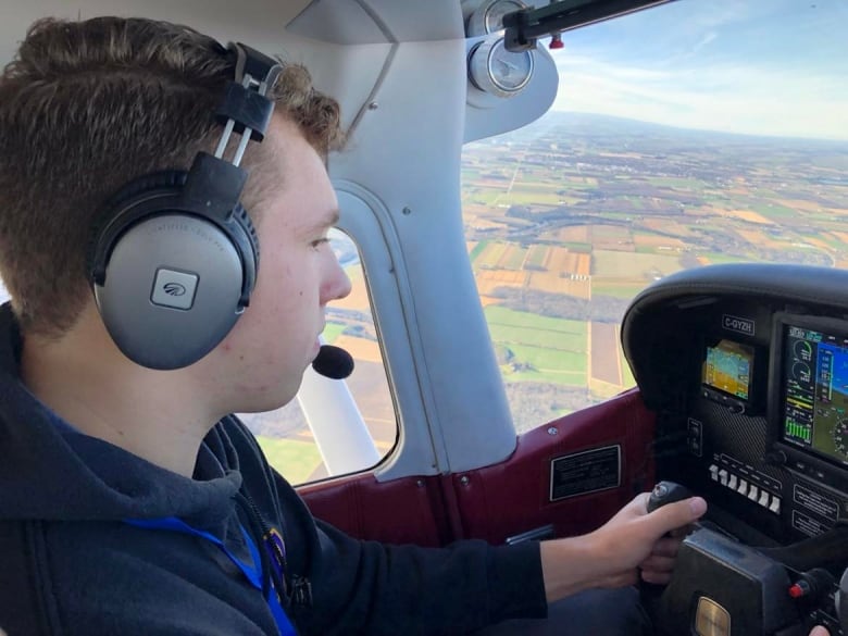 Ontario father and son pilot duo fly over 1,300 km for emergency rescue of bald eagle