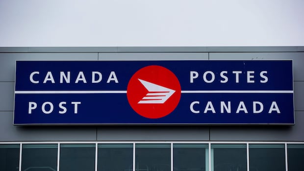 Small businesses brace for holiday losses with Canada Post strike in Day 3