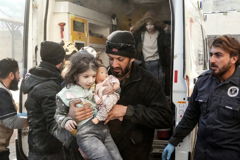 At least 25 killed as Russian, Syrian jets intensify bombing of Syrian rebel territory