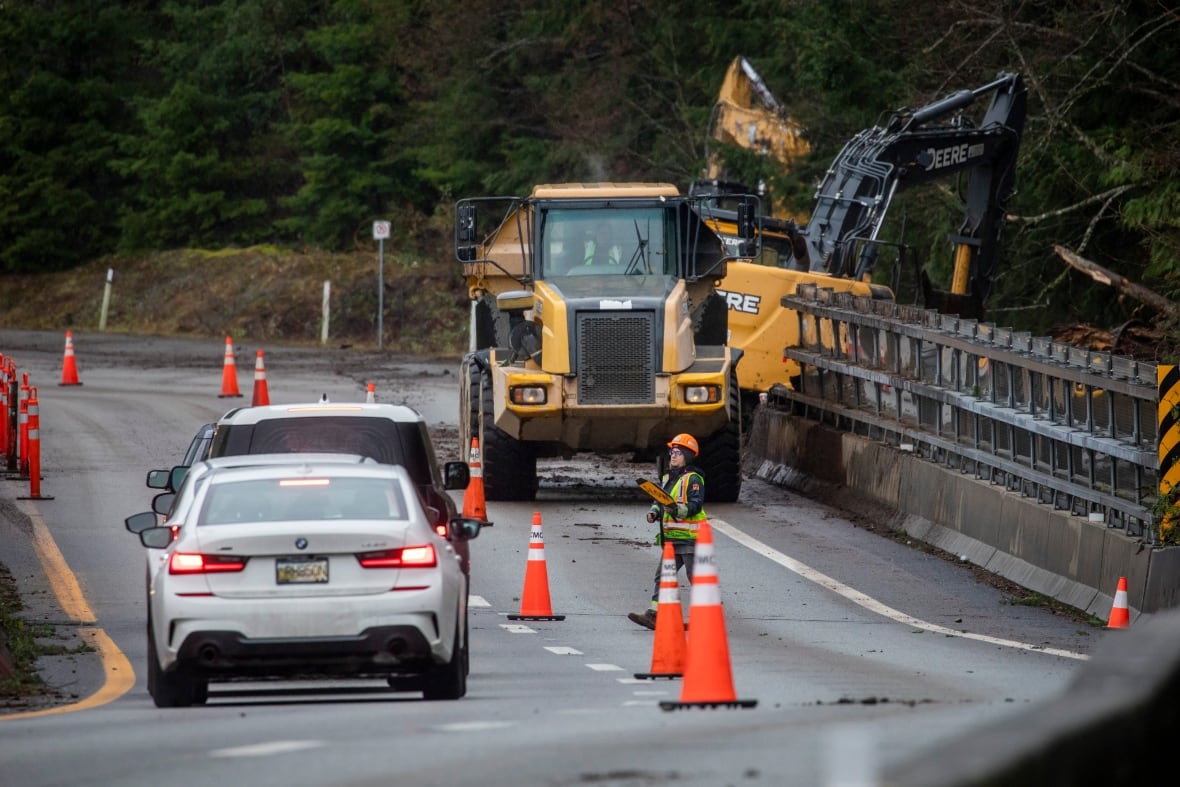 Body of 2nd missing person found after B.C. highway landslide