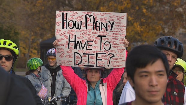 Court challenge launched against Ontario bike lane removal legislation