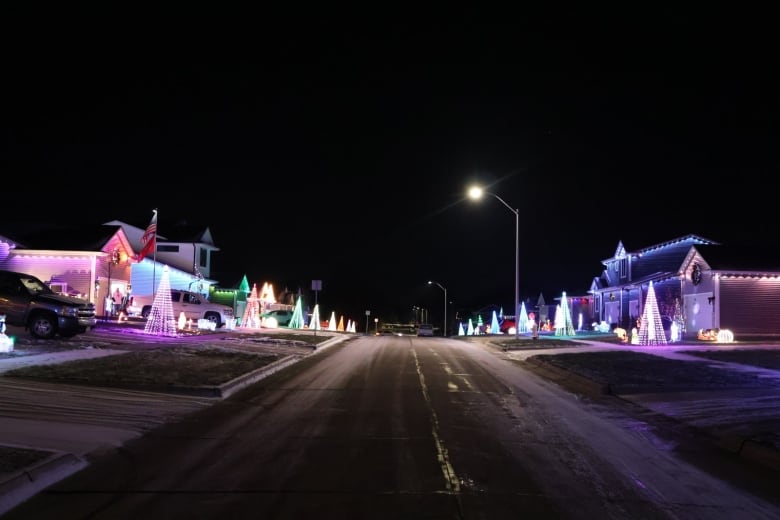 Iowa man decorates entire block to give wife with Alzheimer's a magical Christmas memory