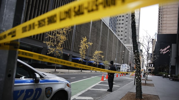Police searching for gunman who shot and killed CEO of major U.S. health insurance company on NYC sidewalk