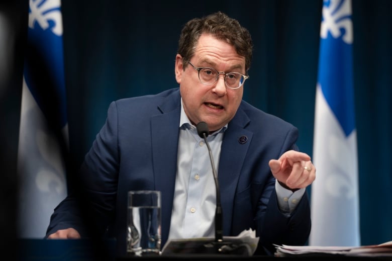 Quebec premier says he wants to stop people from praying in public