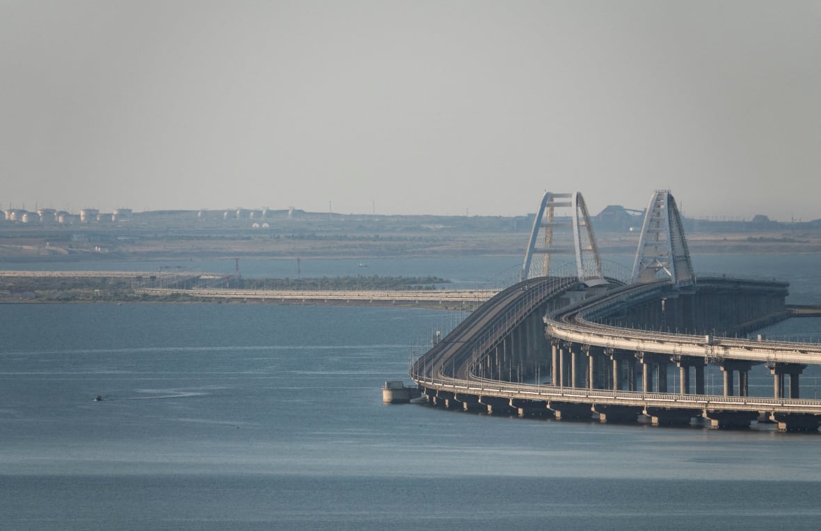 Russian tanker splits in half duringÂ storm, spilling oil into Kerch Strait
