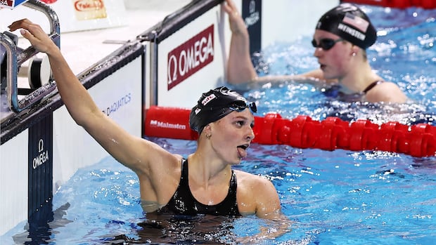Summer McIntosh sets swimming world record in women's 400m freestyle