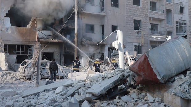 Syrian government forces pull out of Hama after rebel advance
