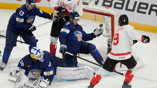 Teenage sensation Gavin McKenna scores as Canada shuts out Finland in world junior opener