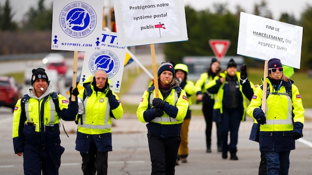 Tensions rising between Canada Post, union as strike nears 4-week mark