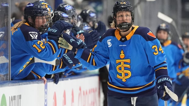 Toronto Sceptres pull away from Boston Fleet to win PWHL opener