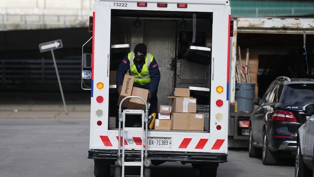 Union says it met with Canada Post for first time since mediator suspended talks