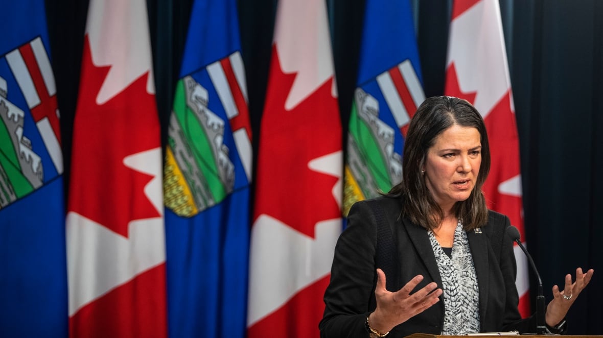 Alberta doctors push back on provincial COVID-19 task force report