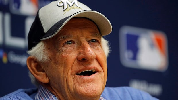 Bob Uecker, 'Mr. Baseball' and Brewers announcer, dead at 90