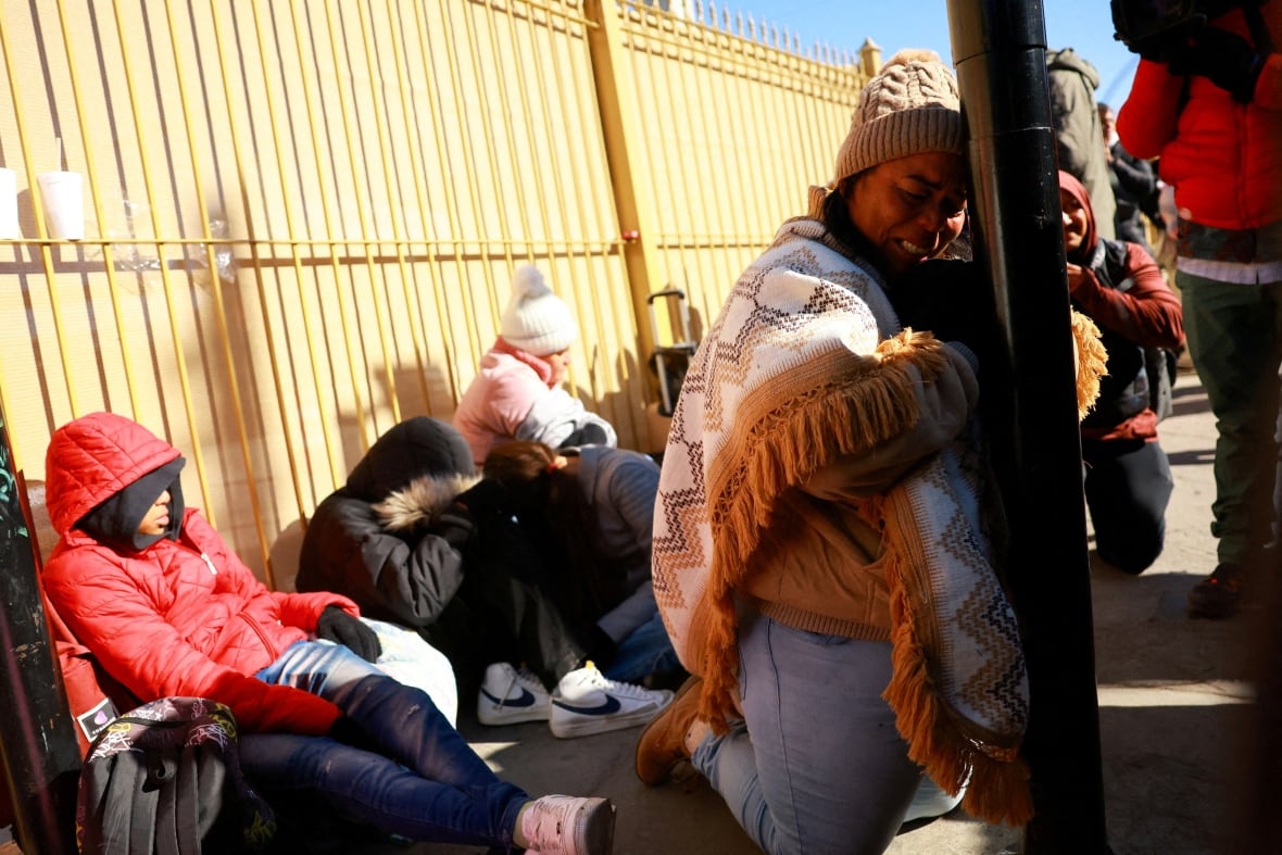 Colombia agrees to take deported migrants after tariff showdown with Trump