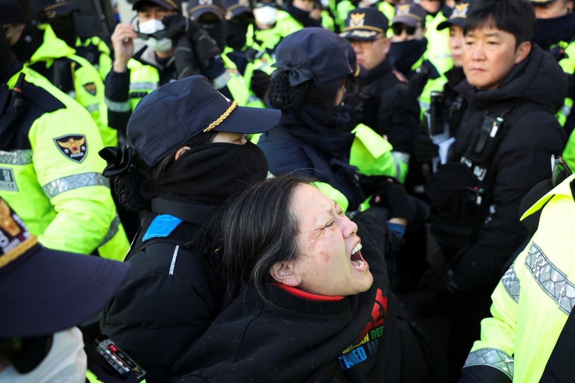 Investigators call off attempt to arrest South Korea president after 6-hour standoff