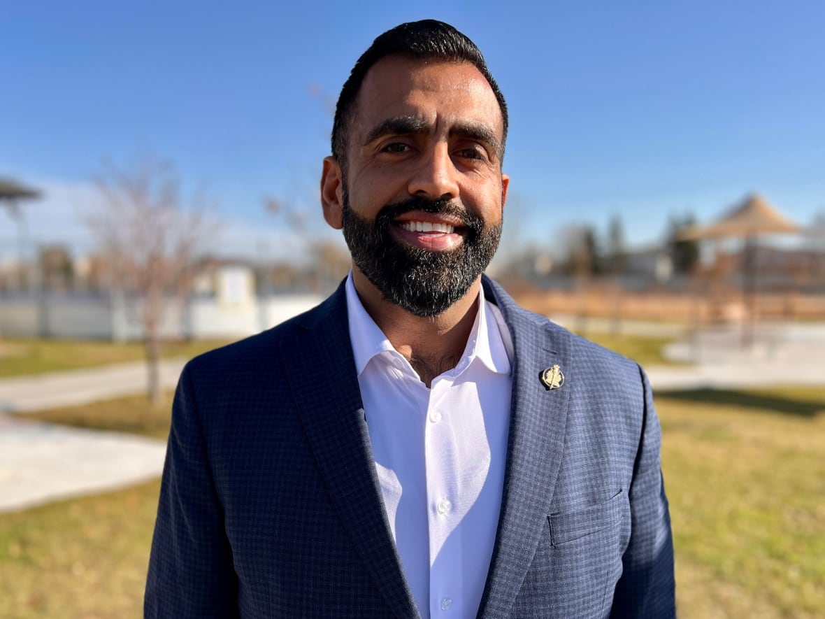 Manitoba PC leadership candidate asked to apologize for sharing post stating Muslim rival must be stopped