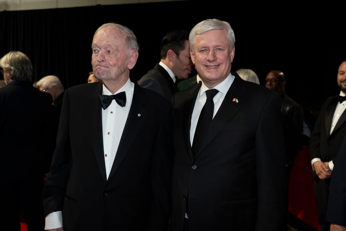 5 former prime ministers say fly the flag on Saturday to stand up to Trump