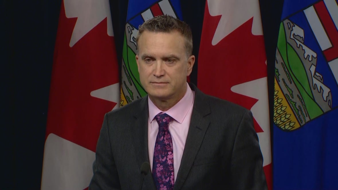 Alberta cabinet member urges Danielle Smith to remove health minister