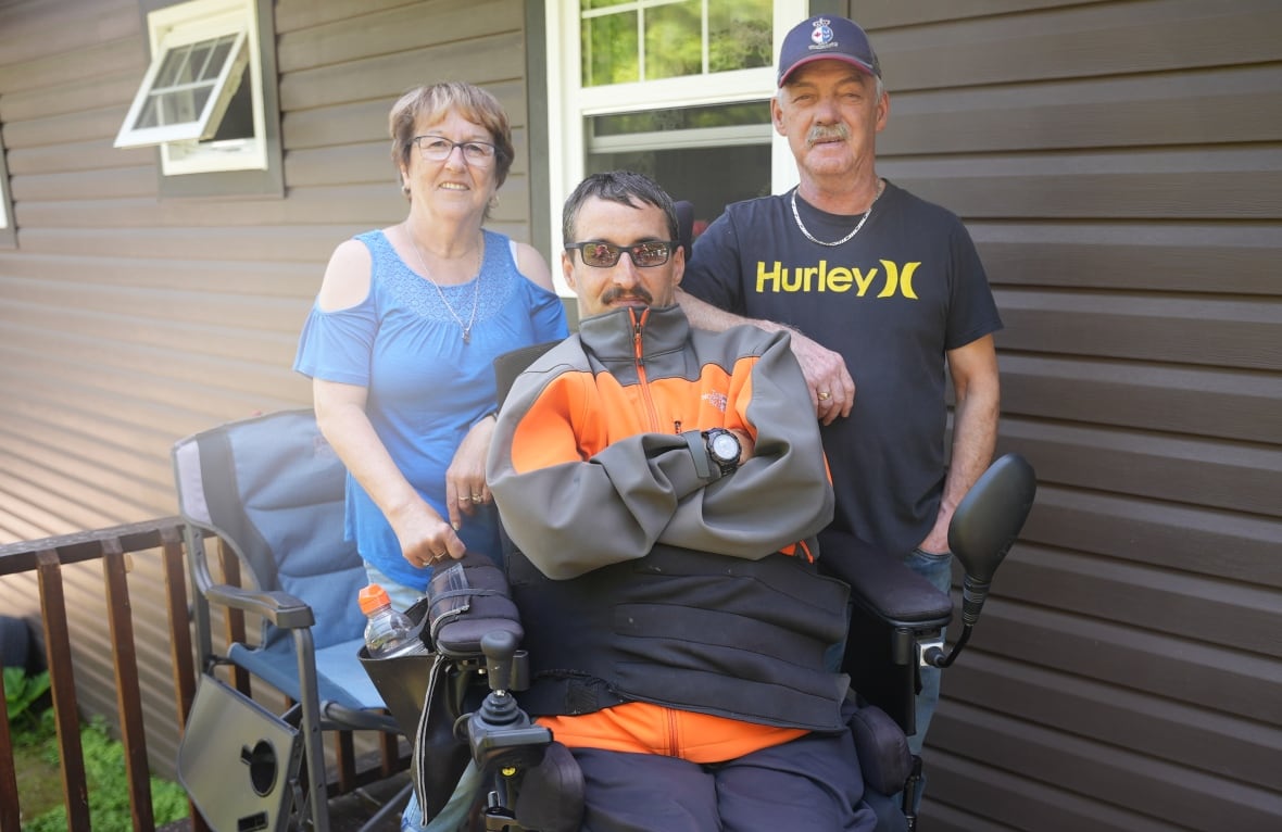 Coastal Labrador hospital with only virtual doctor has father worried for his son's life
