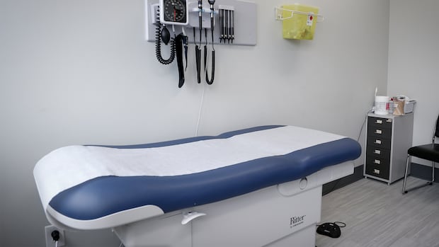 Got a cold? Doctors say you should stay home â and your boss should stop asking for sick notes