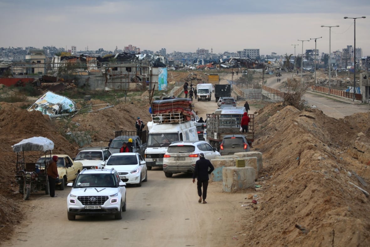 Israeli military withdraws from key Gaza corridor, allowing more Palestinians to return home