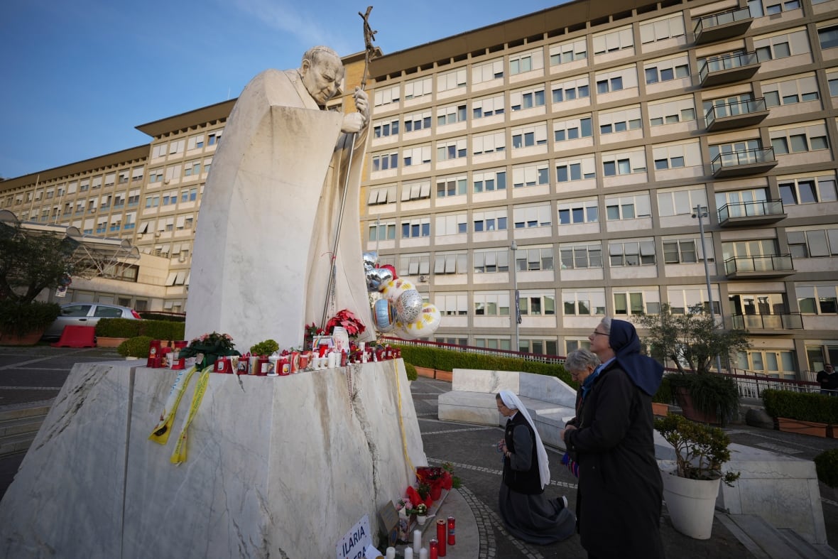Prayers pour in for Pope Francis as pontiff remains in critical condition