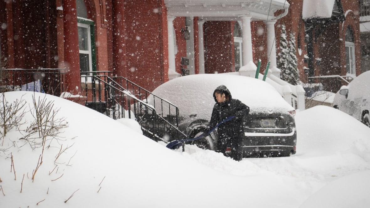 Winter weather affecting schools, mail and flights across eastern Canada