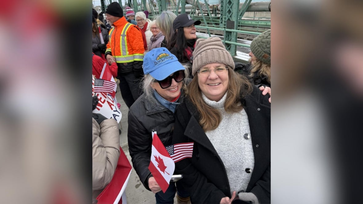 Fort Frances, Ont., and International Falls, Minn., residents link at border crossing in show of unity