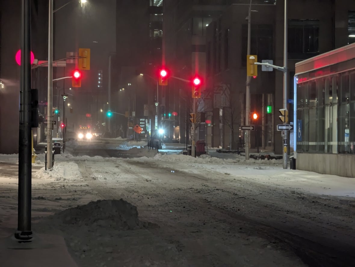 Freezing rain warnings extended in Ottawa, hundreds without power as storm rolls through