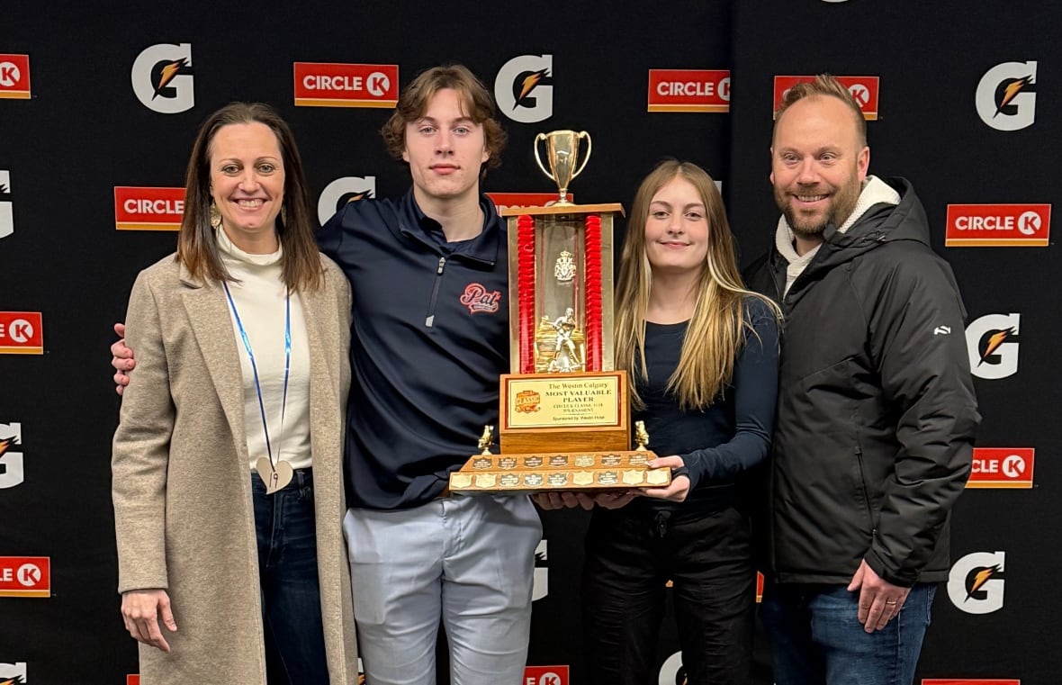 'He's built like Crosby': 15-year-old Regina phenom Maddox Schultz taking the hockey world by storm