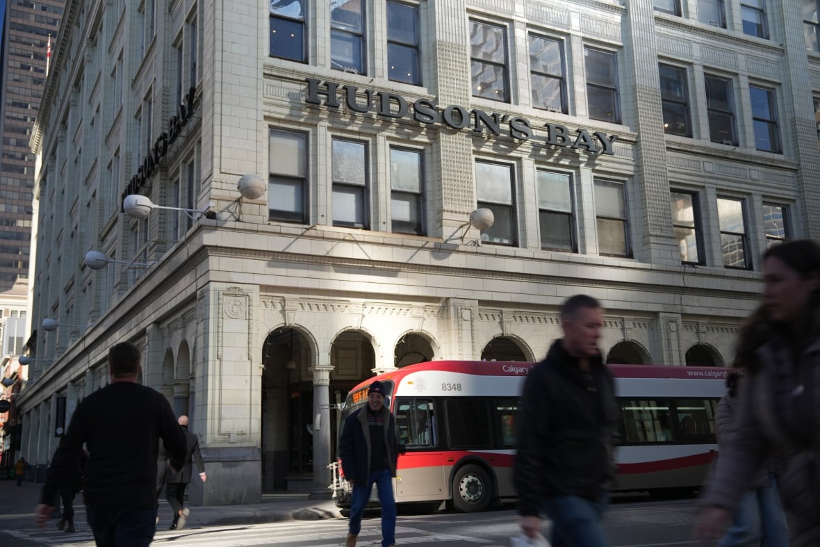 Hudson's Bay starts liquidating all but 6 stores in Ontario, Quebec