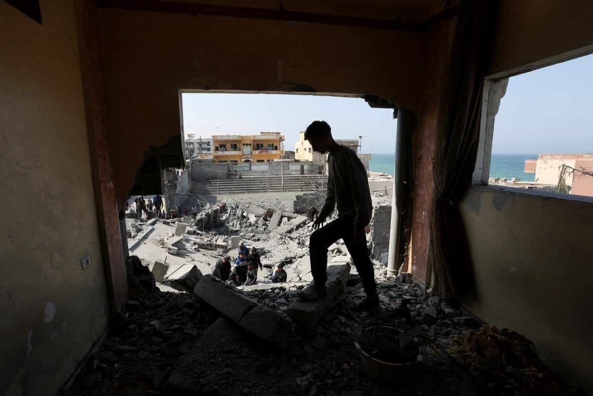 Israeli army begins new ground operation in Gaza with at least 20 dead in latest strikes