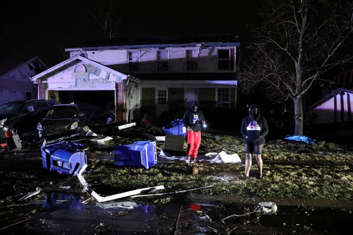 Monster storm across parts of U.S. sparks threat of tornadoes and wildfires, killing at least 16 people
