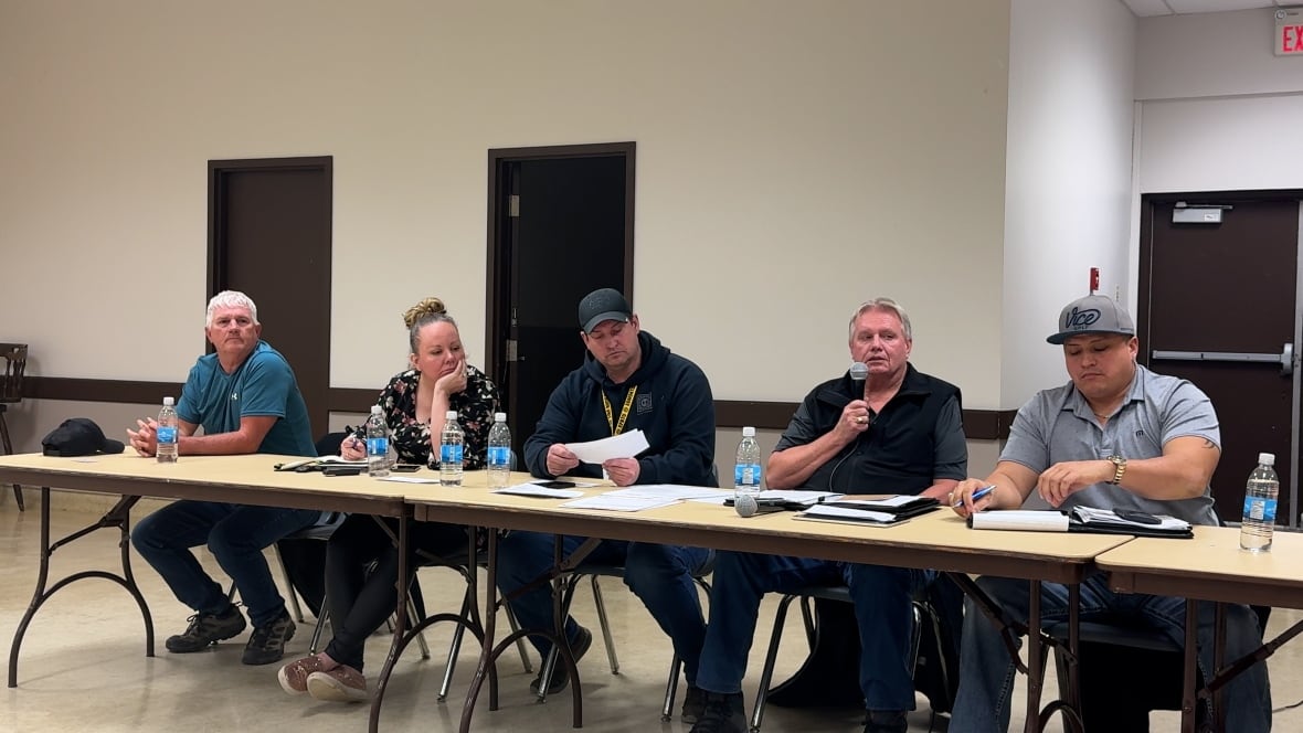 Northern Alberta residents pack small town meeting over library's future
