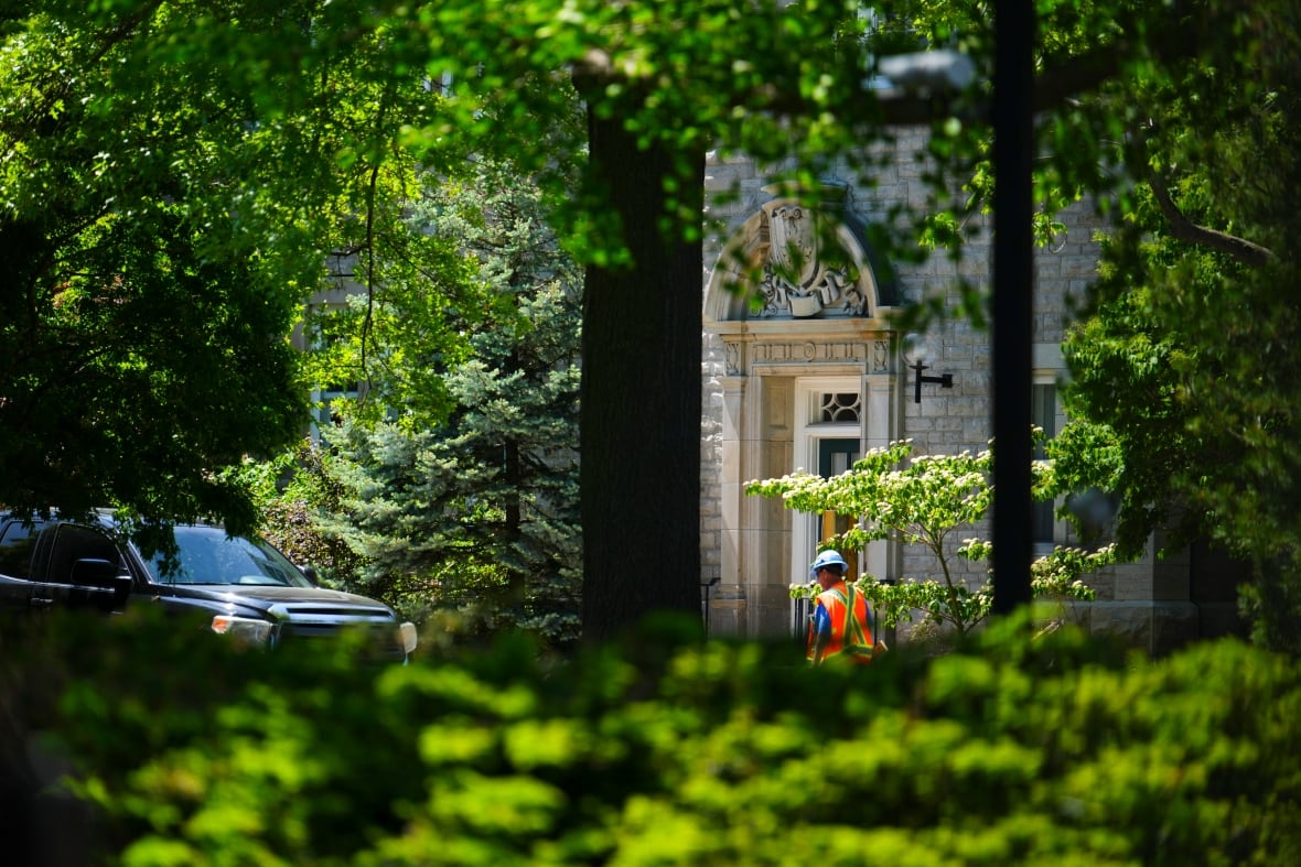 Trudeau proposes way forward on 24 Sussex problem during final days in power
