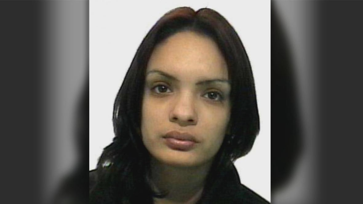 Undercover officers in 'Mr. Big' sting spent months befriending accused in 2007 Manitoba killing: court docs